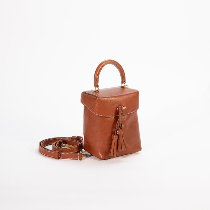 Kepiye kulit sing disamak sayur-sayuran dicampur karo estetika vintage ing koleksi tas tangan anyar iki?