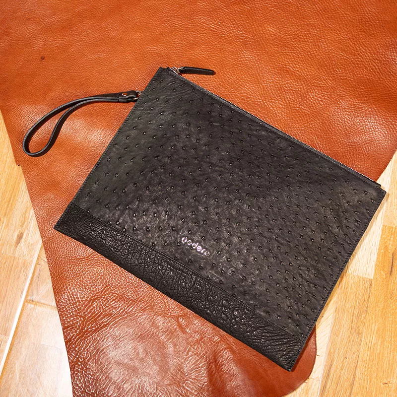 Nalika Nganggo Tas Pergelangan Tangan Embossed Ostrich Iki?